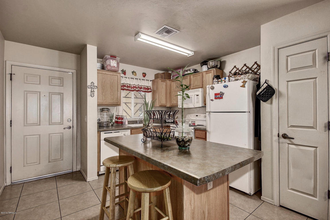 905 E Robert Hansen, Tucson, AZ 85706
