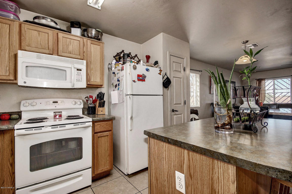 905 E Robert Hansen, Tucson, AZ 85706