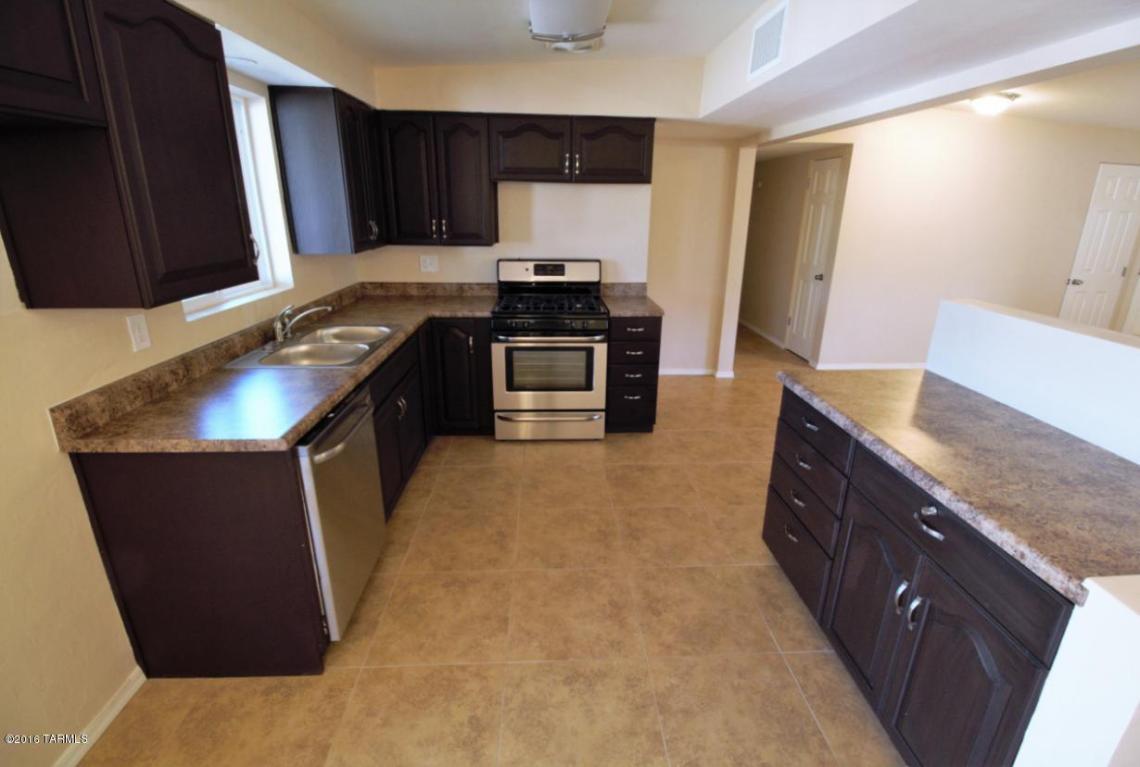 7033 E Calle Denebola, Tucson, AZ 85710