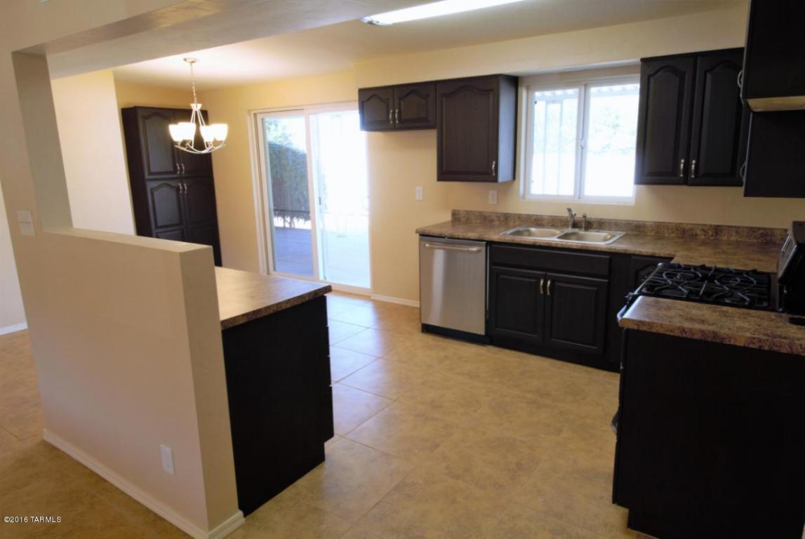 7033 E Calle Denebola, Tucson, AZ 85710
