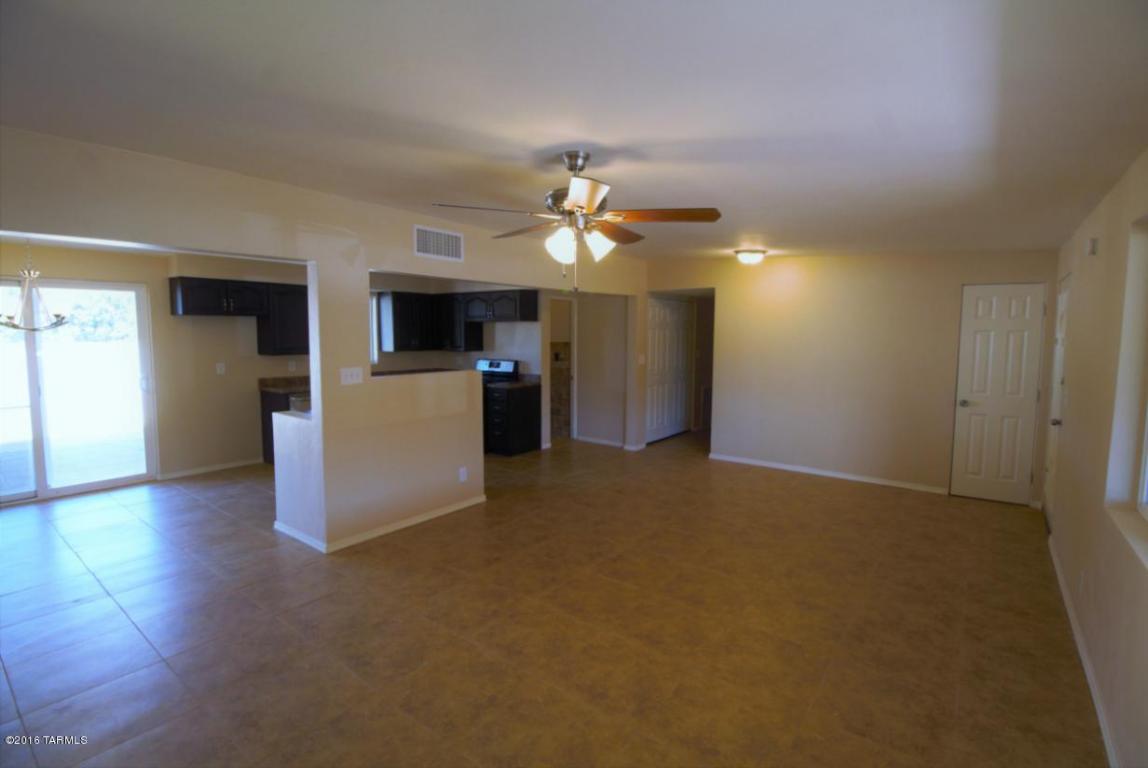 7033 E Calle Denebola, Tucson, AZ 85710