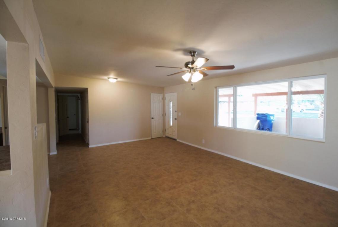 7033 E Calle Denebola, Tucson, AZ 85710