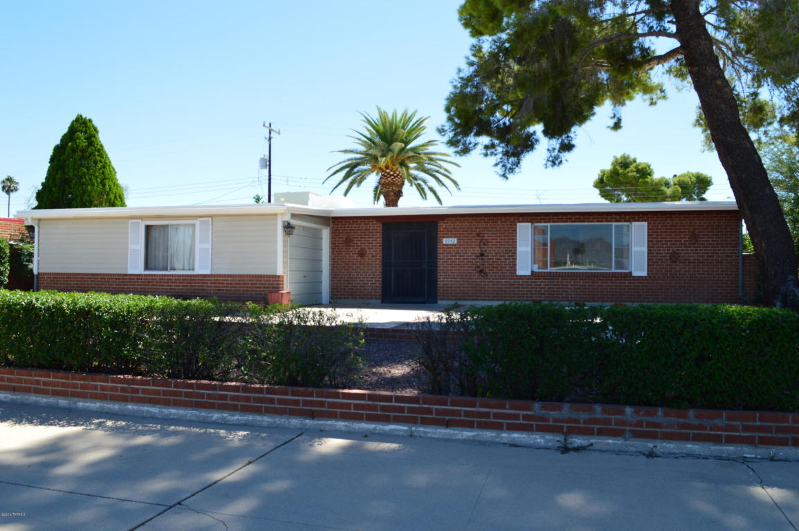 6942 E Calle Bellatrix, Tucson, AZ 85710