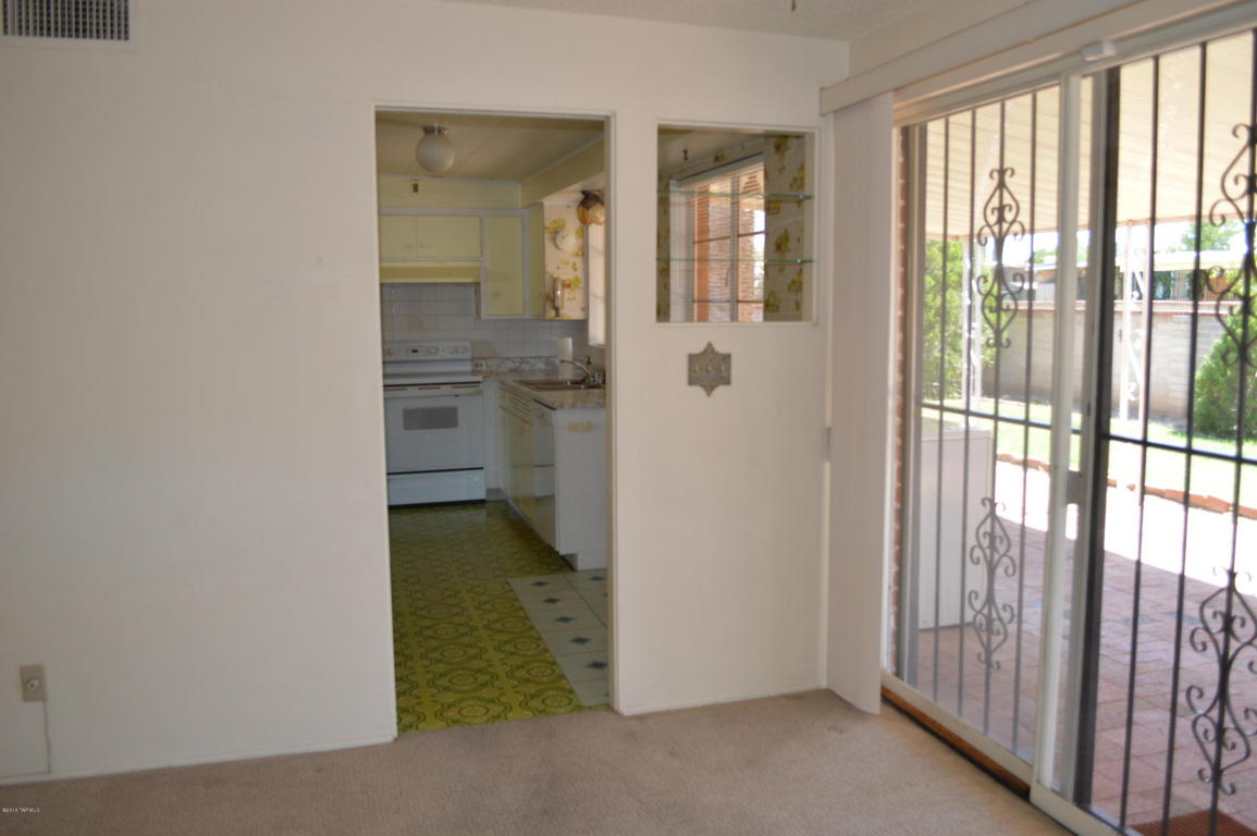 6942 E Calle Bellatrix, Tucson, AZ 85710