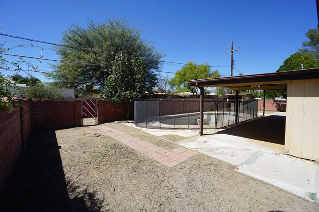 8109 E Baker DrTucson, AZ, 85710Pima County
