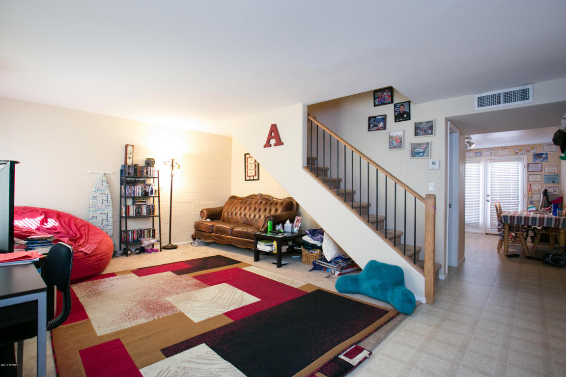 924 N Desert, Tucson, AZ 85711
