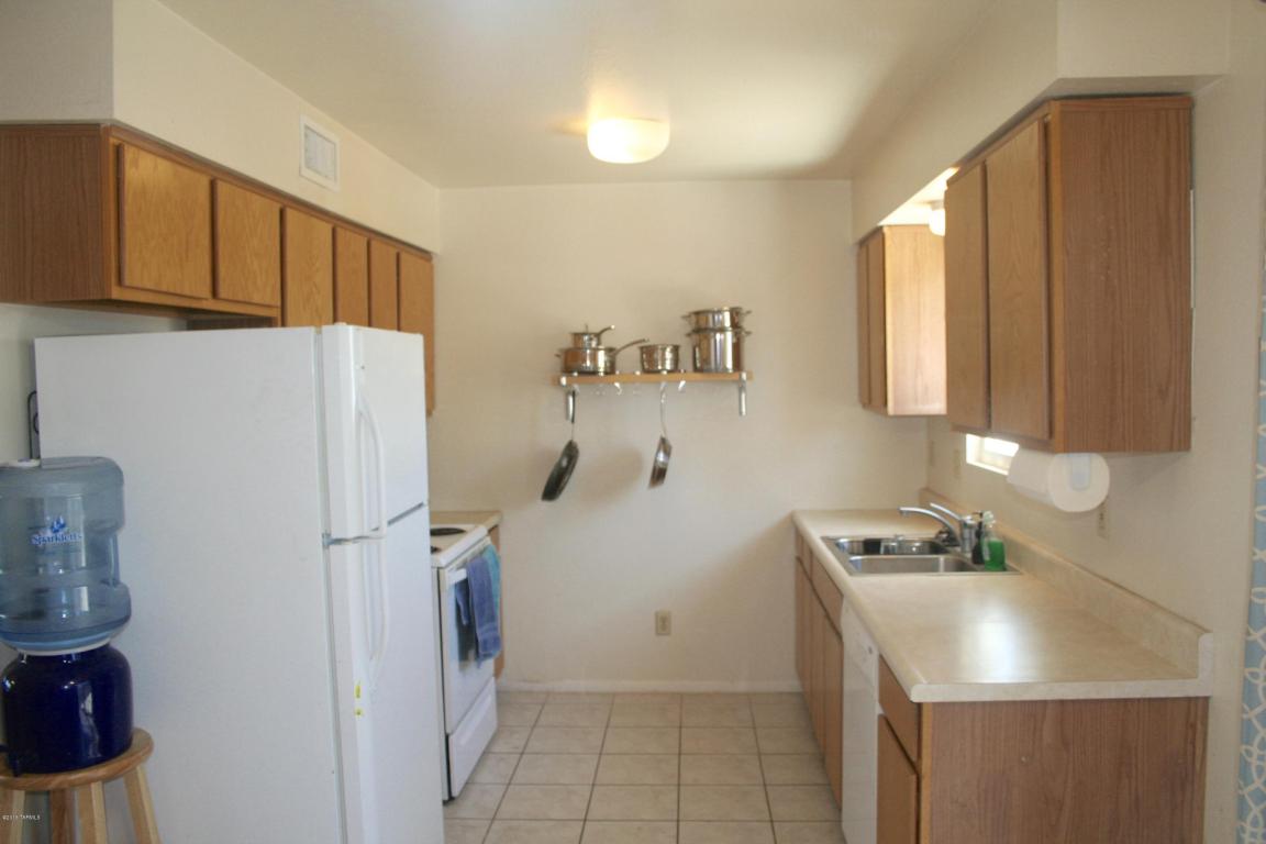 2001 S Longfellow, Tucson, AZ 85711