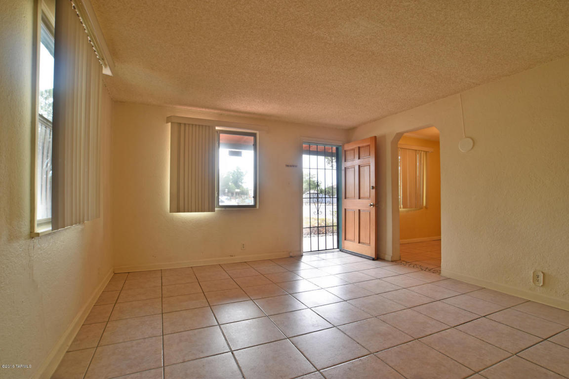4071 E Santa Barbara, Tucson, AZ 85711
