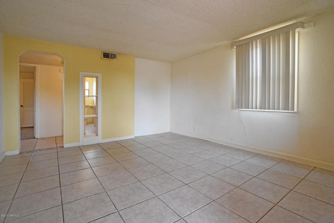 4071 E Santa Barbara, Tucson, AZ 85711