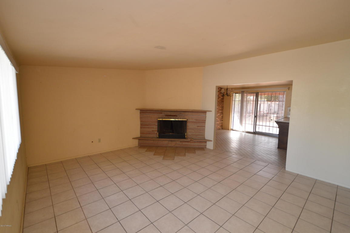 6074 E 20th, Tucson, AZ 85711