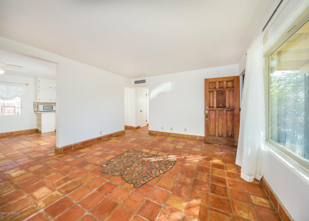 5833 E Eastland, Tucson, AZ 85711
