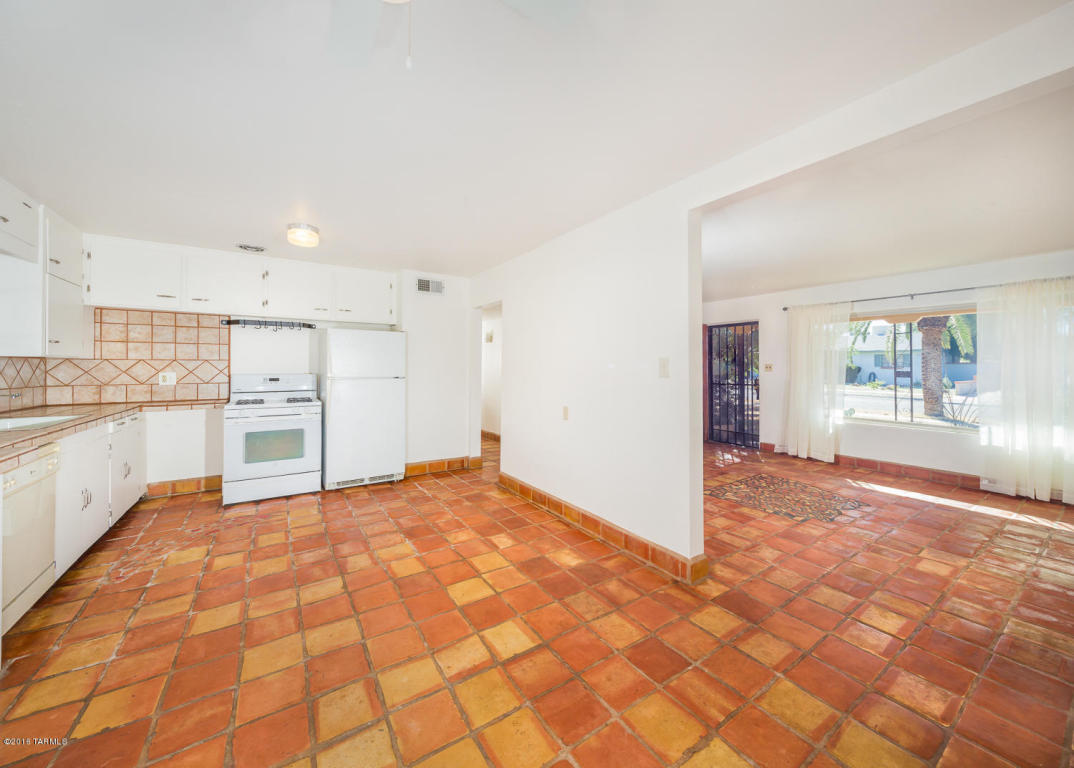 5833 E Eastland, Tucson, AZ 85711