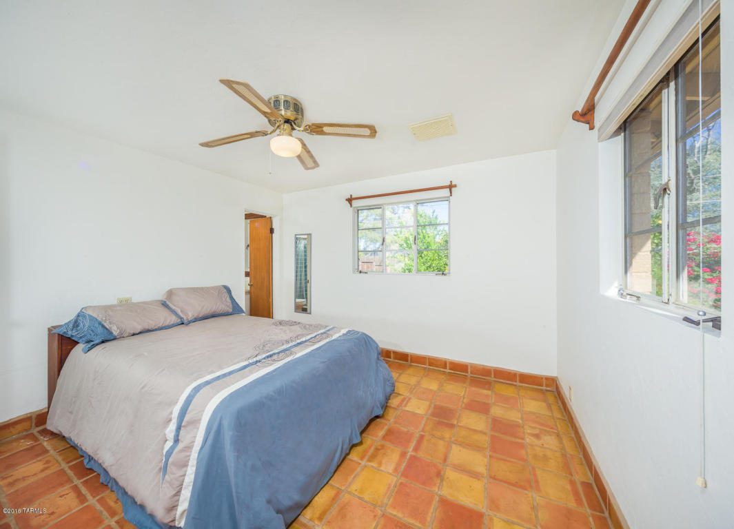 5833 E Eastland, Tucson, AZ 85711