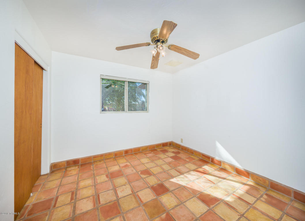 5833 E Eastland, Tucson, AZ 85711