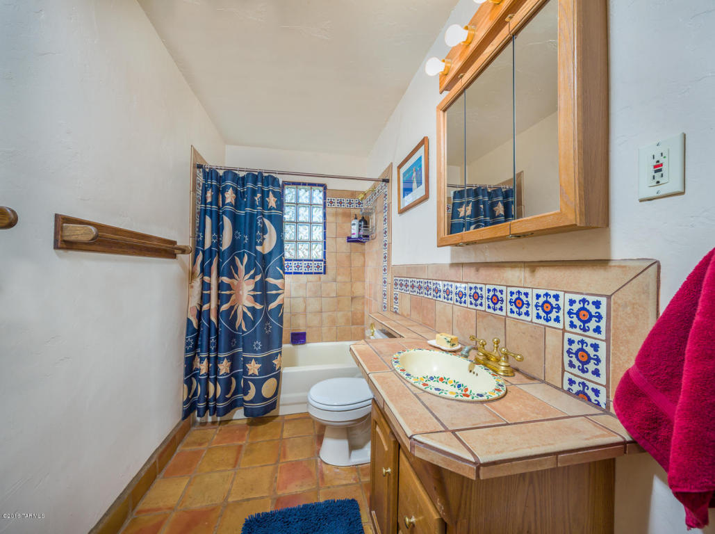 5833 E Eastland, Tucson, AZ 85711