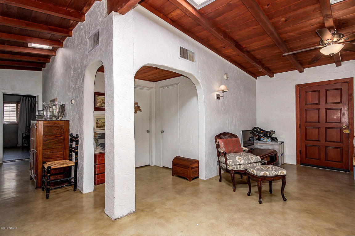 2858 N Laurel, Tucson, AZ 85712