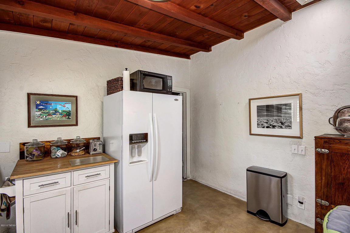 2858 N Laurel, Tucson, AZ 85712