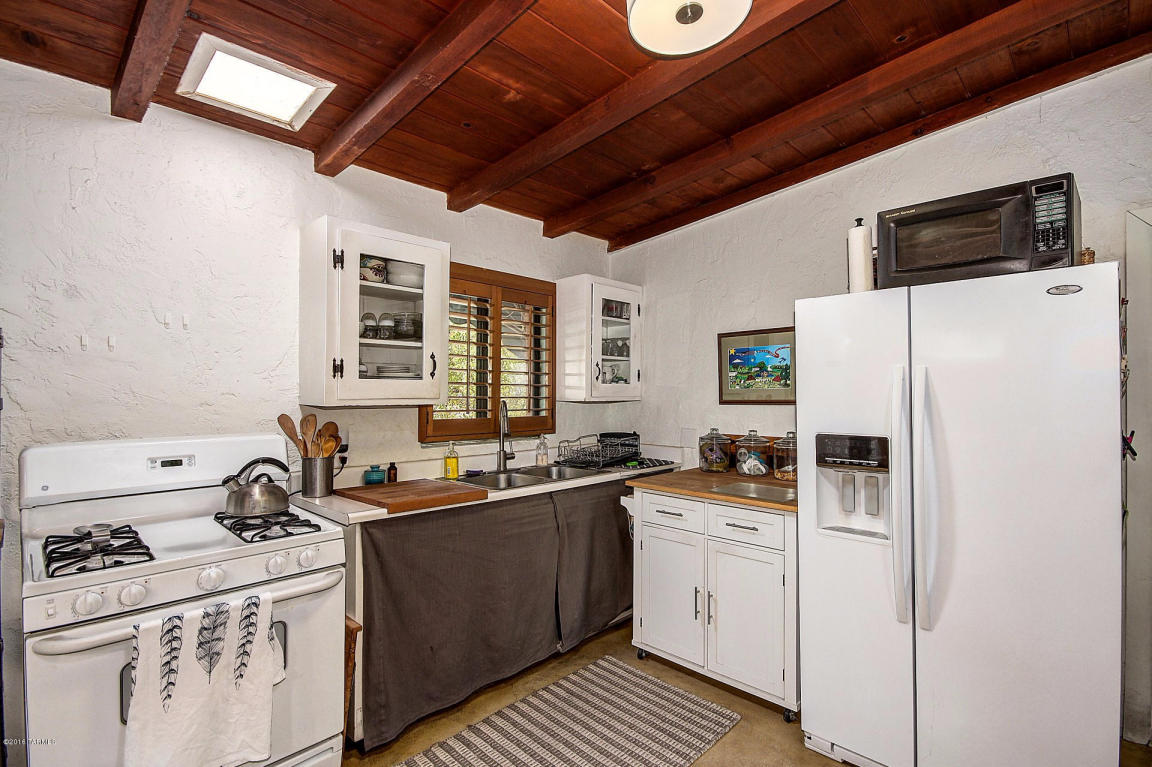 2858 N Laurel, Tucson, AZ 85712