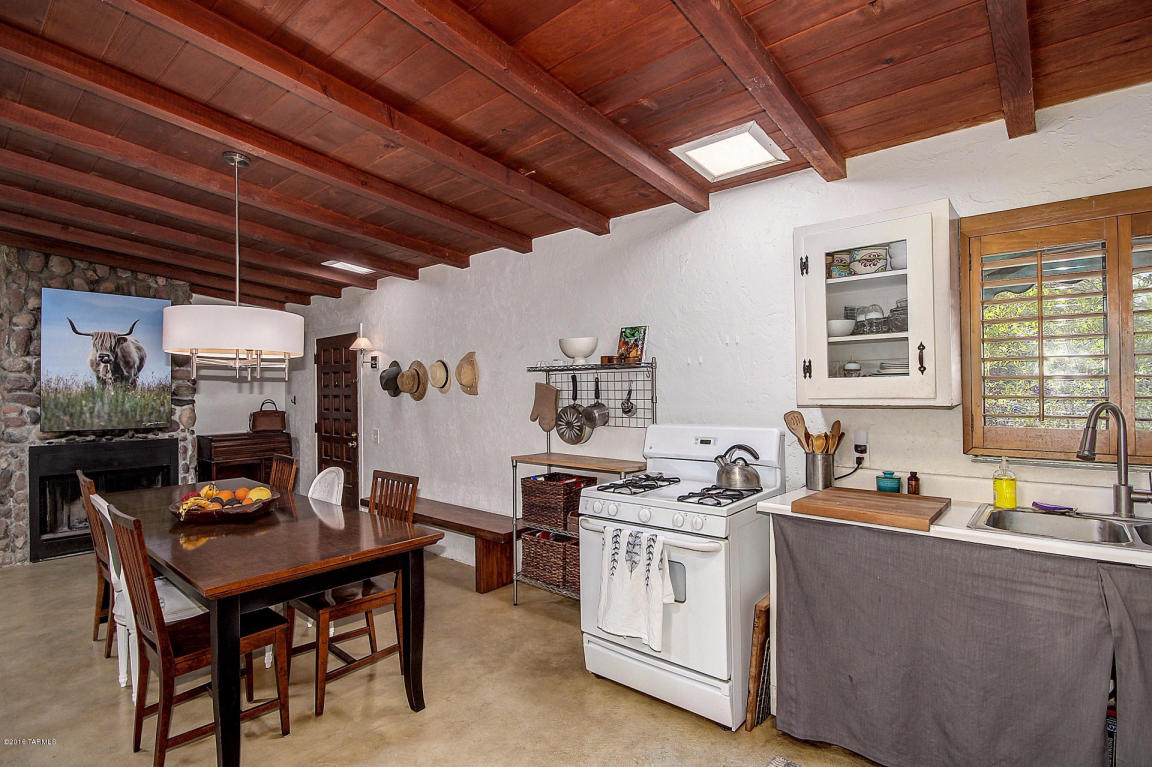 2858 N Laurel, Tucson, AZ 85712