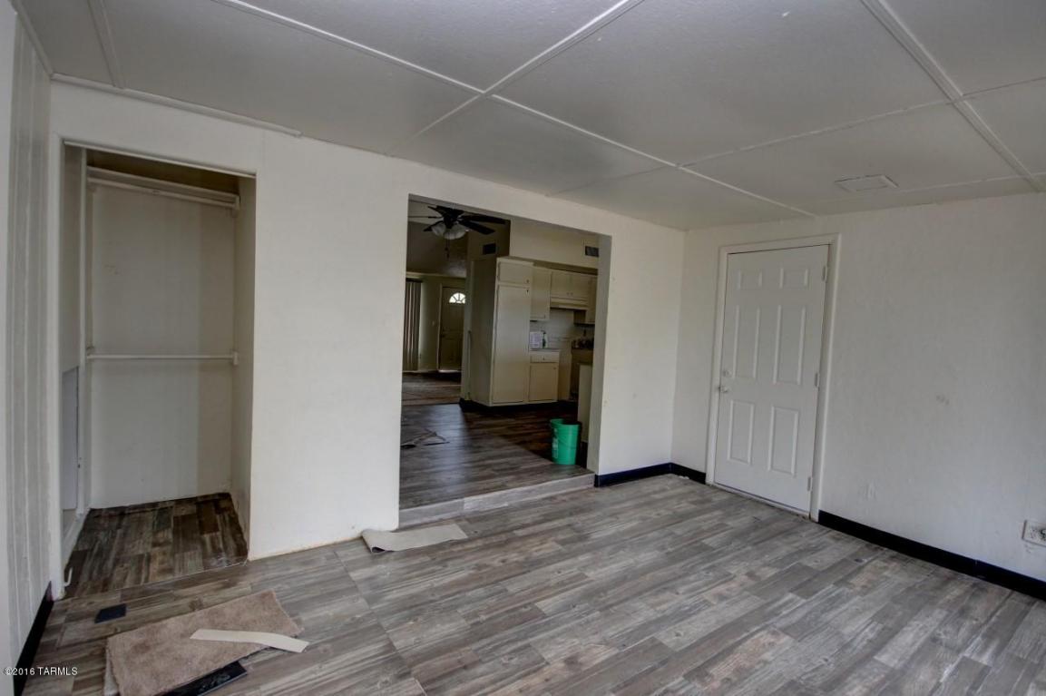 2002 W Saxony, Tucson, AZ 85713