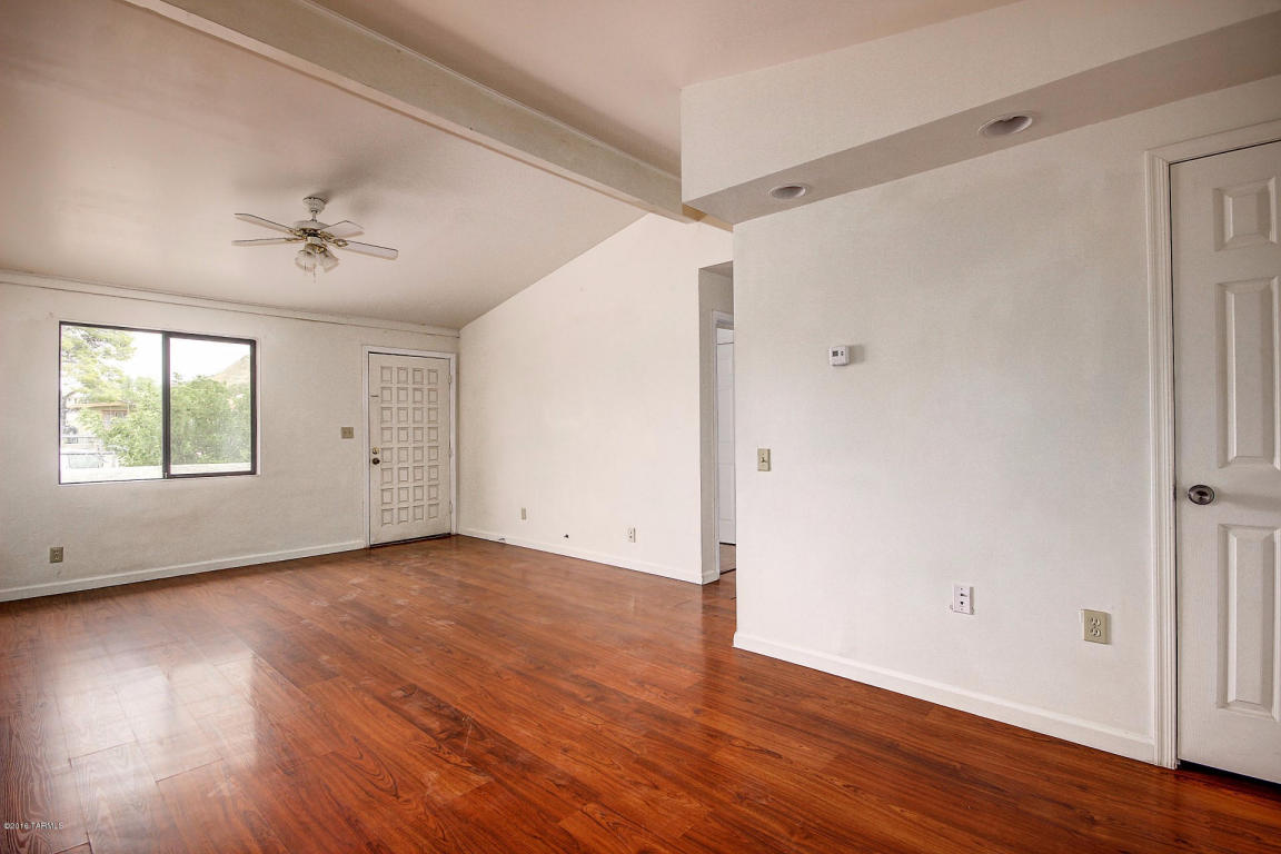 1855 W Calle Del Arroyito, Tucson, AZ 85713