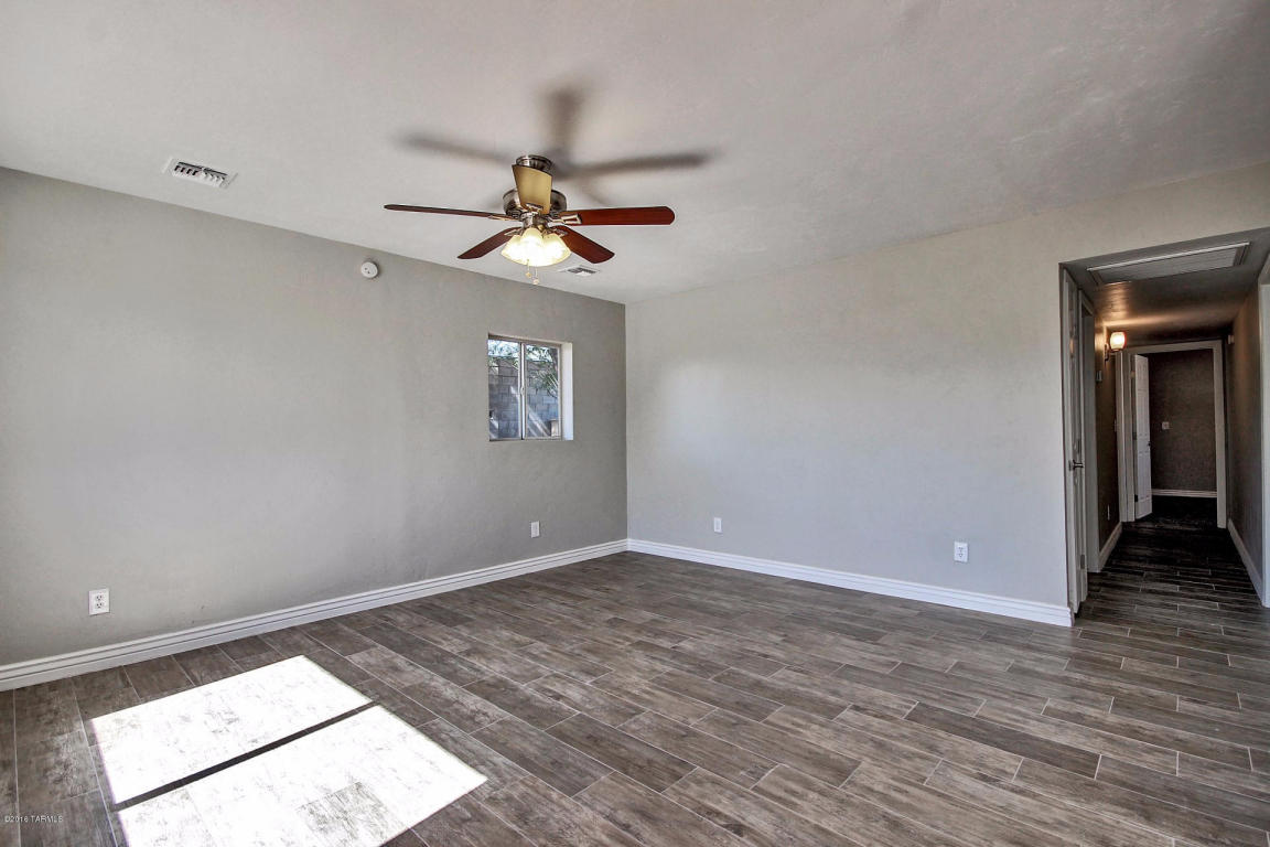 1832 W Calle Del Arroyito, Tucson, AZ 85713