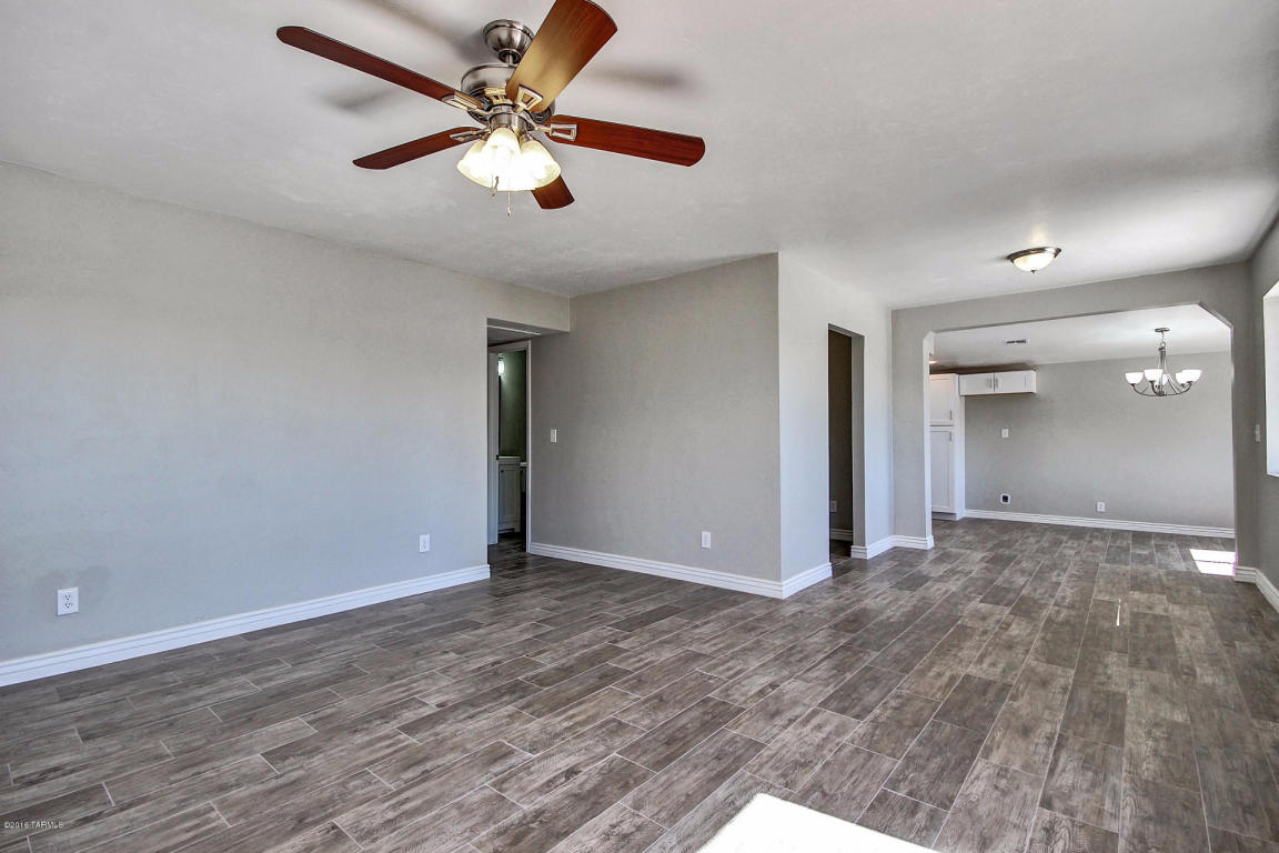 1832 W Calle Del Arroyito, Tucson, AZ 85713