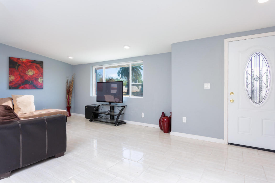 2331 E Warwick, Tucson, AZ 85713