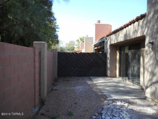 2990 E Greenlee, Tucson, AZ 85716