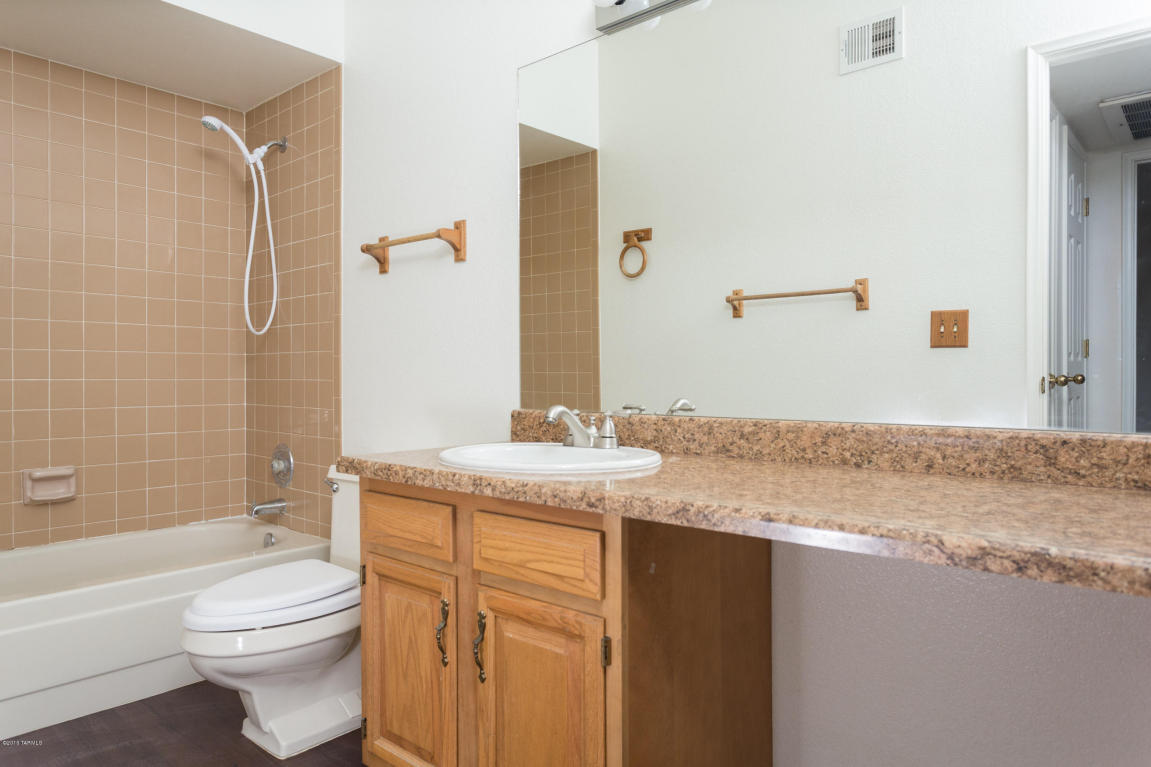 5750 N Camino Esplendora, Tucson, AZ 85718