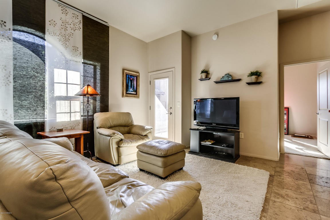 2010 E River Road, Tucson, AZ 85718