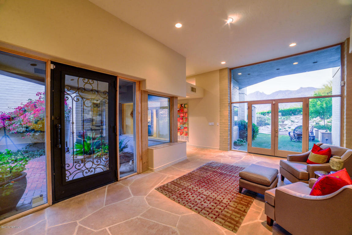 5300 N Hacienda Del Sol, Tucson, AZ 85718