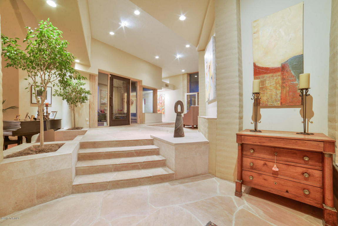 5300 N Hacienda Del Sol, Tucson, AZ 85718