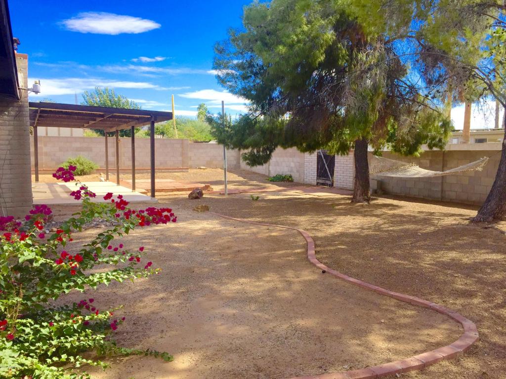 9812 E Creek, Tucson, AZ 85730