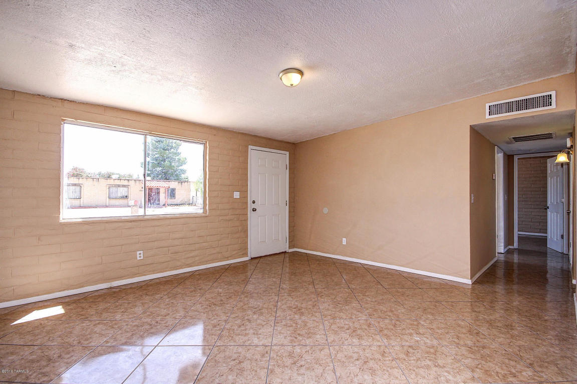 6573 E Hawk, Tucson, AZ 85730