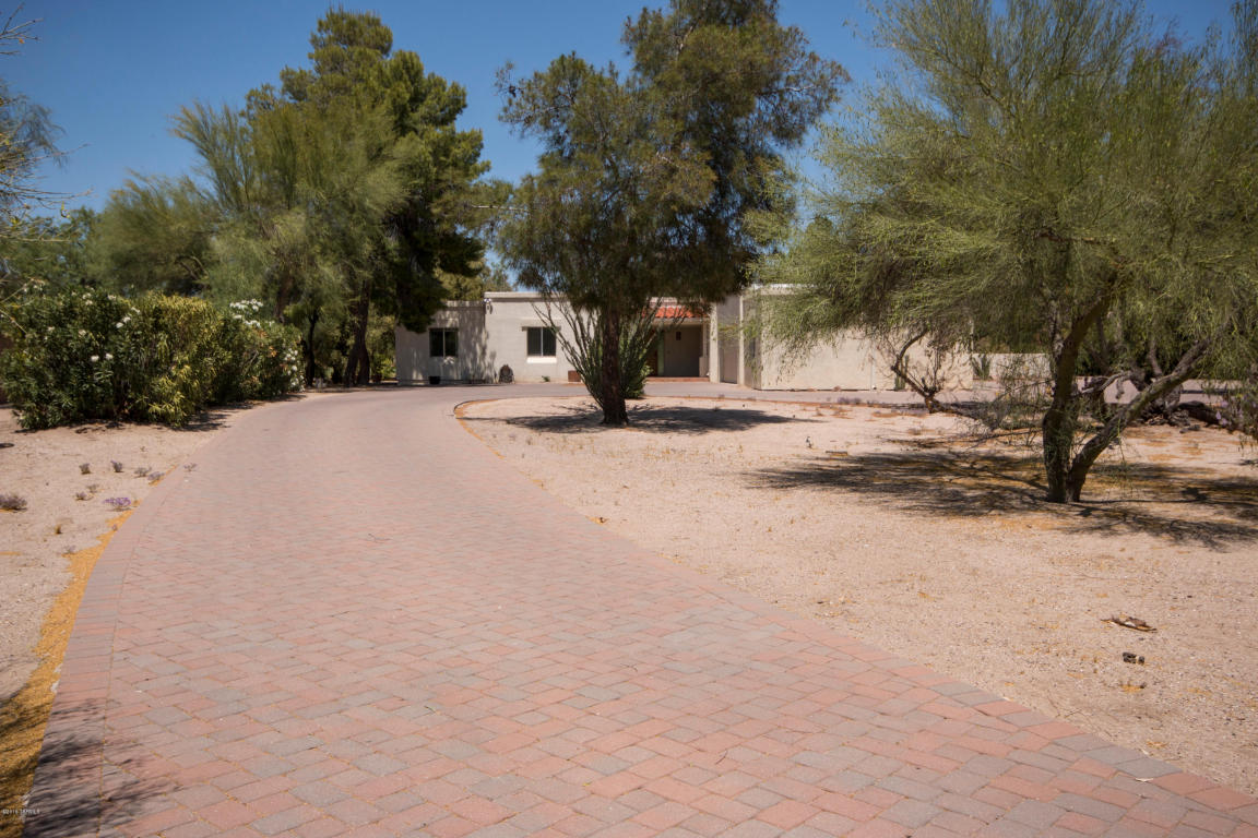520 W Valle Del Oro, Oro Valley, AZ 85737