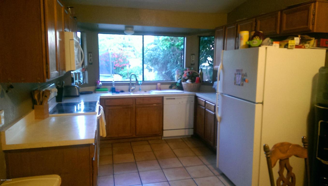 5700 N Ezybrook, Tucson, AZ 85741