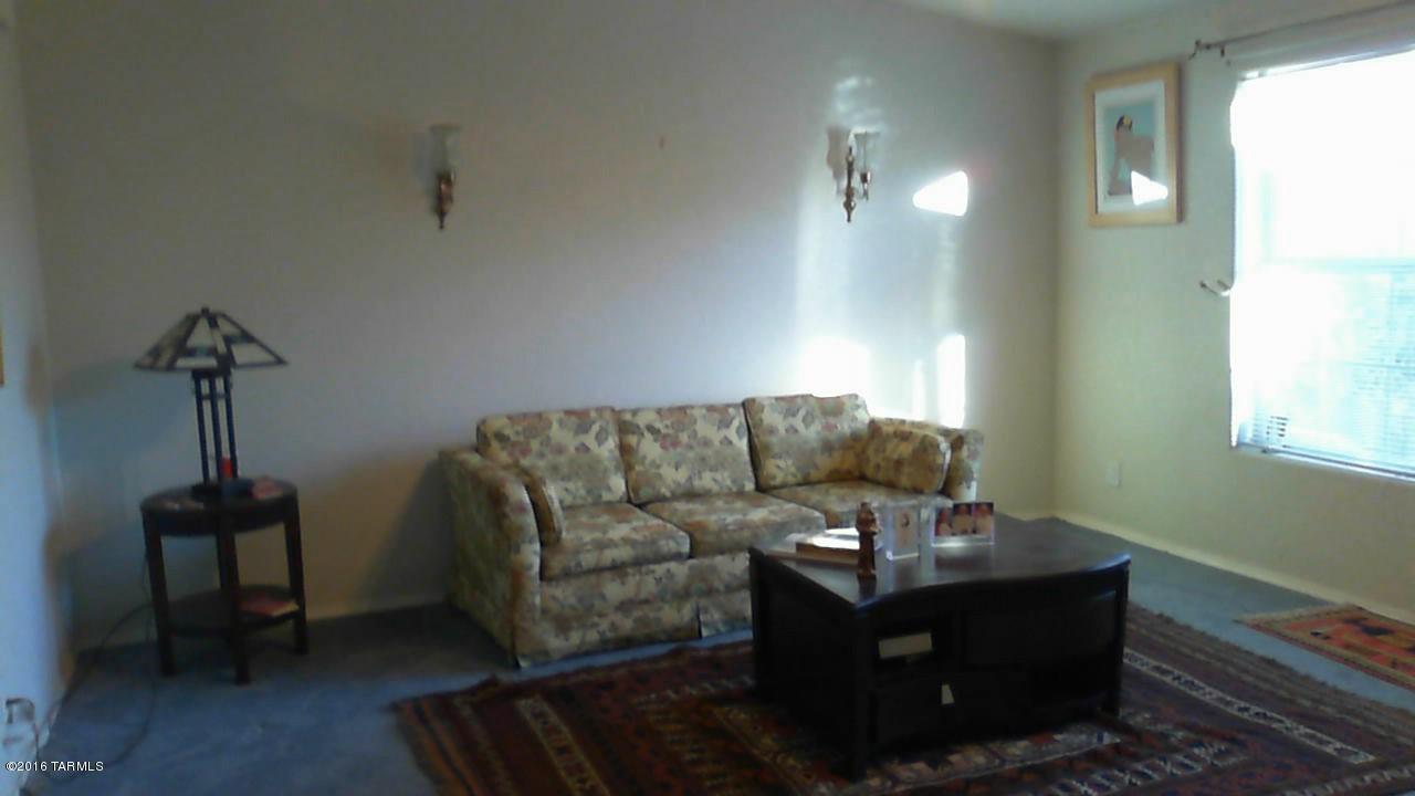 6460 N Dimitri, Tucson, AZ 85743