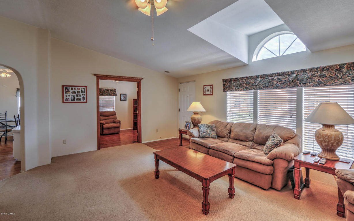 8906 N Valgrind, Tucson, AZ 85743