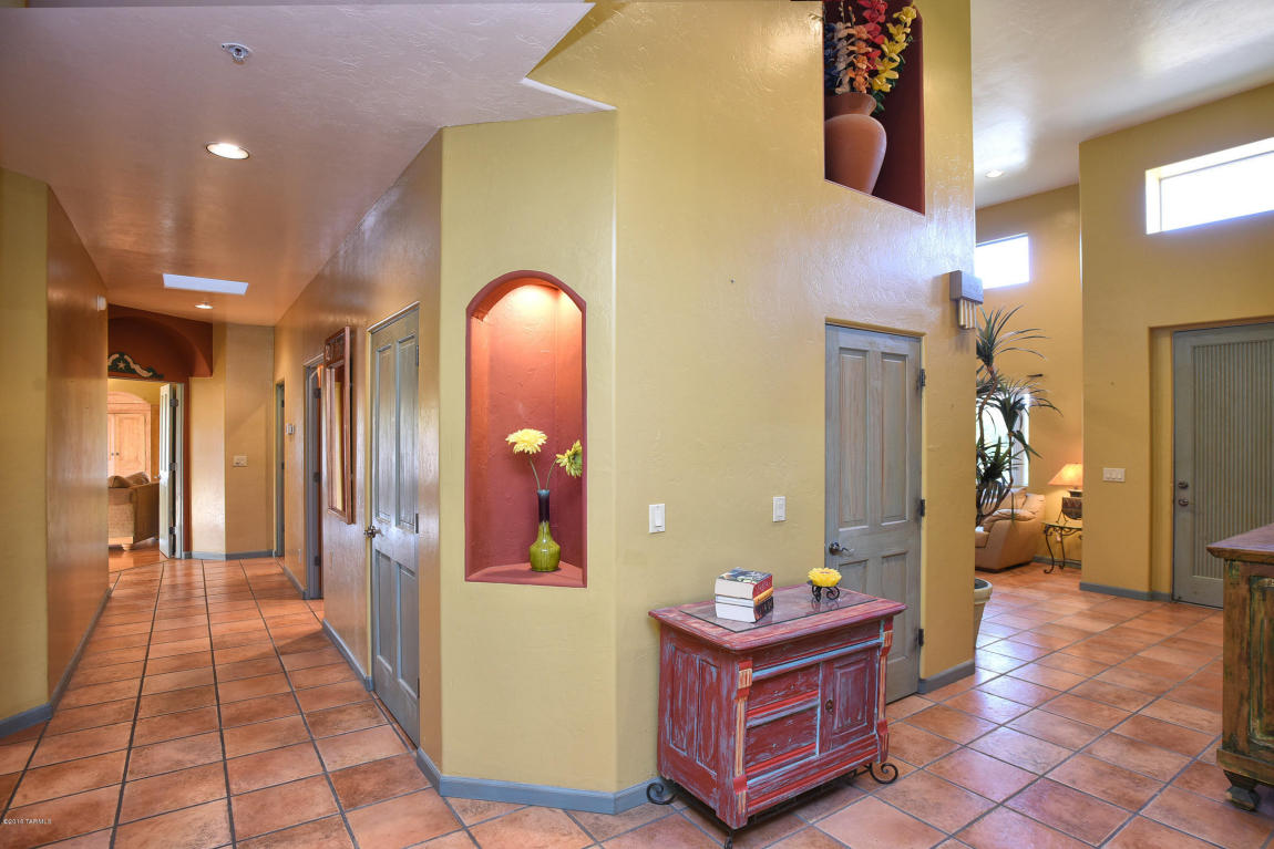 5270 N Paseo De Los Rancheros, Tucson, AZ 85745