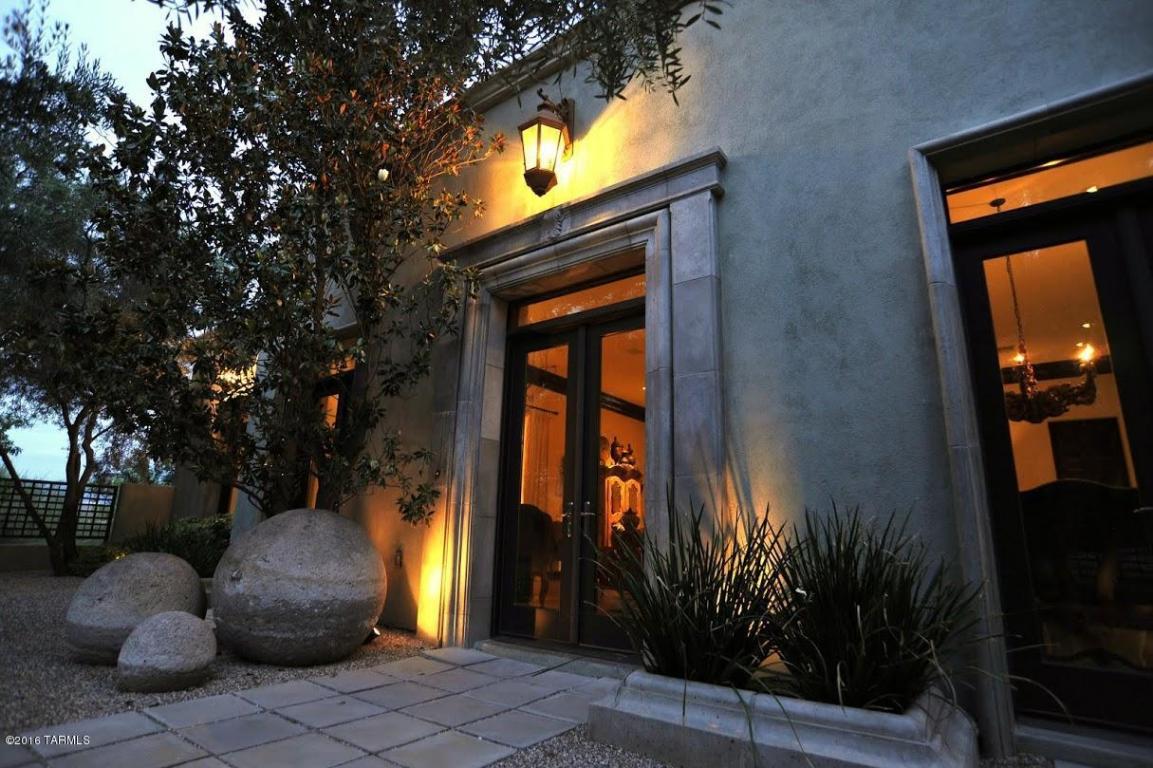 8452 E Desert View Place, Tucson, United States 85750