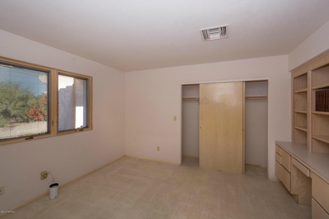 12830 N Lindbergh Drive, Oro Valley, AZ 85755