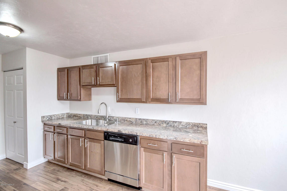 235 W Medina, Tucson, AZ 85756