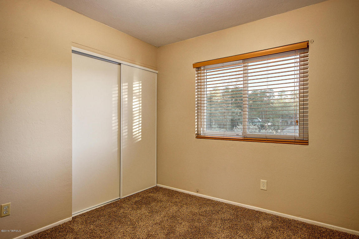 7424 W Calle Lerdo, Tucson, AZ 85757