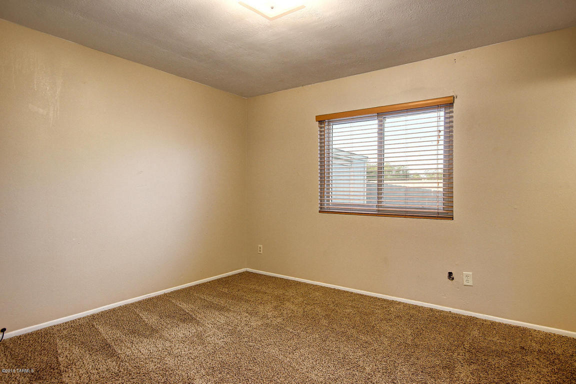 7424 W Calle Lerdo, Tucson, AZ 85757