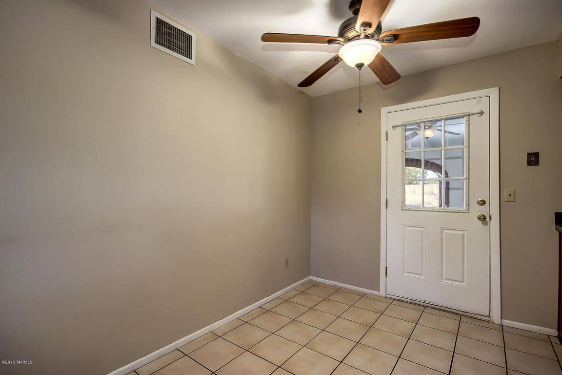 7424 W Calle Lerdo, Tucson, AZ 85757