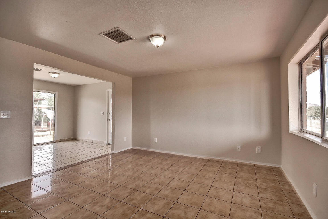 7400 W Calle Castile, Tucson, AZ 85757