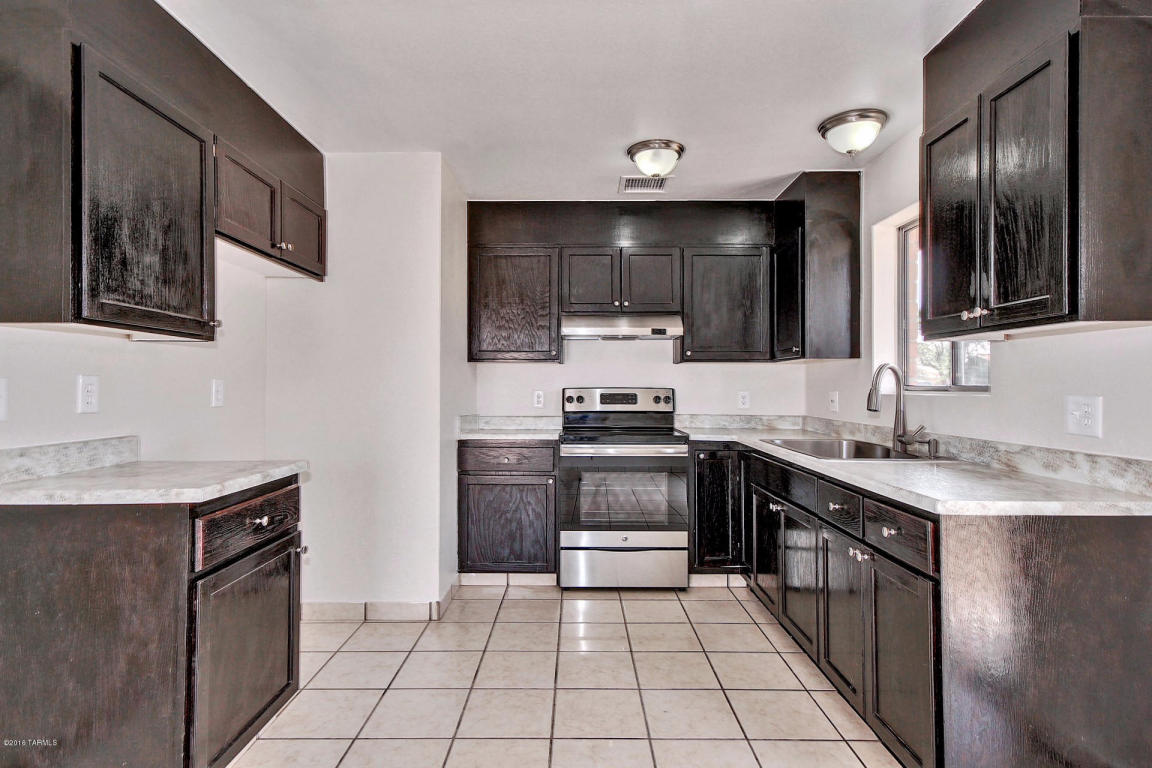7400 W Calle Castile, Tucson, AZ 85757