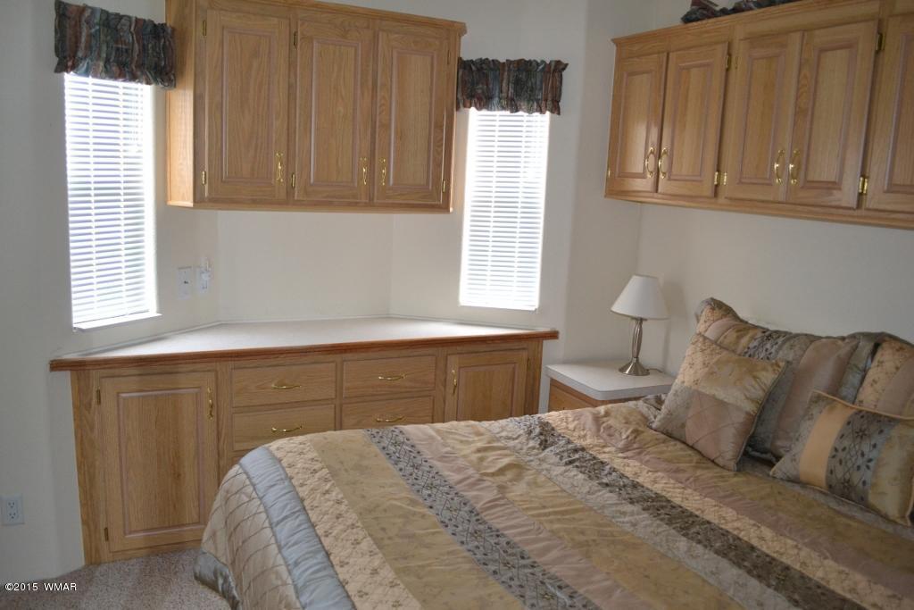 2220 Wrangler Way, Overgaard, AZ 85933