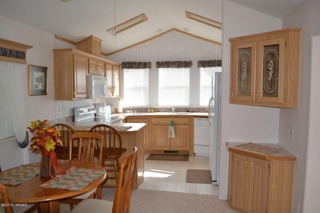 2220 Wrangler Way, Overgaard, AZ 85933